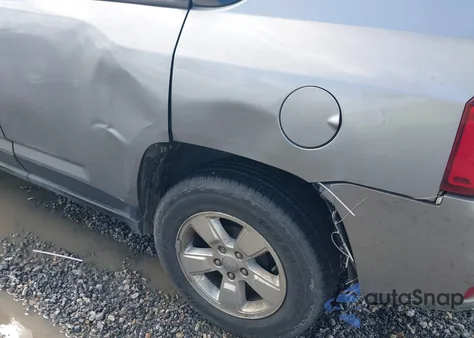 2014 Jeep Compass Sport из США, поврежденный, VIN 1C4NJCBA4ED843578